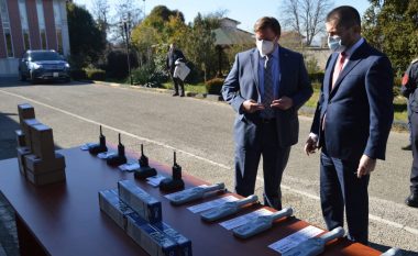 SHBA i dhuron Shqipërisë mbi 110 mijë dollarë pajisje për sigurinë në burgje