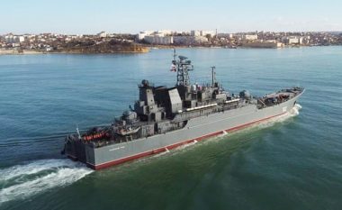 Zyrtari rus: Nëse anijet dhe nëndetëset e huaja hyjnë në ujërat tona, jemi të gatshëm të qëllojmë