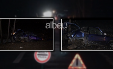 Makina del nga rruga në Korçë, lëndohen dy persona (VIDEO)