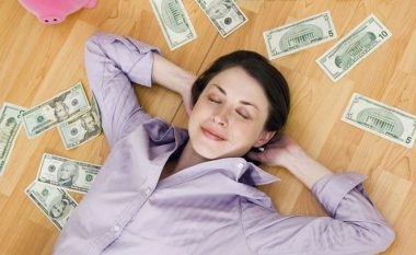 Shkencëtarë zbulojnë mënyrën e re sesi paratë na sjellin lumturi