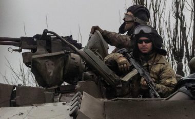 Inteligjenca amerikane zbulon planin e Putin: 10.000 parashutistë do të zbarkojnë në Kiev për t’i “prerë kokën” qeverisë