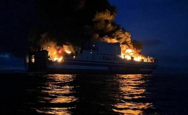 Albeu: Momente dramatike! Pamje nga operacioni i kërkim-shpëtimin në tragetin e djegur në afërsi të Korfuzit (VIDEO)