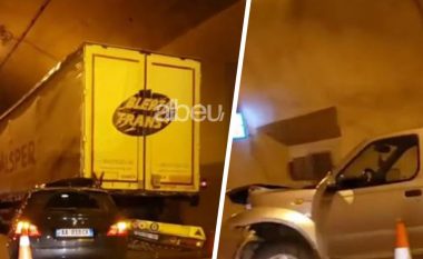 Trajleri përplaset me fuoristradën në tunelin Tiranë-Elbasan (VIDEO)