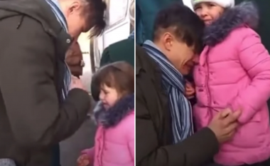 Preku zemrat në mbarë botën, momenti kur babai ukrainas ndahet me të bijën  bëhet viral(VIDEO)