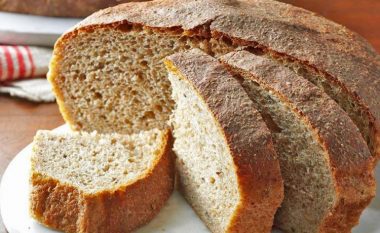 Sipas moshës, sa feta buke duhet të hani në ditë?