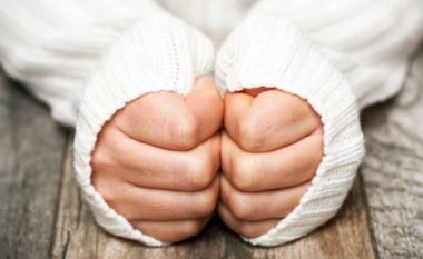 Nëse i keni duart gjithmonë të ftohta mund të vuani nga këto tre sëmundje