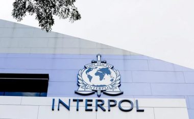 Rusia pranë një goditje tjetër të madhe, Britania e Madhe udhëheq përpjekjen për ta bllokuar në Interpol