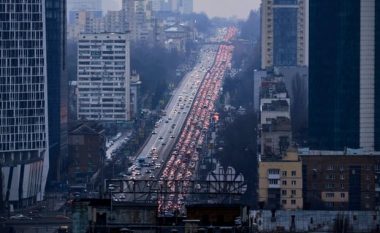 Banorët e Kievit ikin nga kryeqyteti ukrainas
