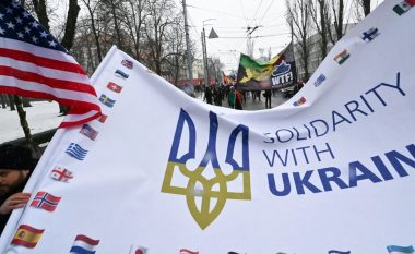 Marsh në Kiev për të treguar unitet kundër kërcënimit rus