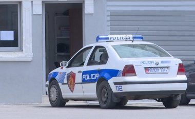 Goditi me grusht efektiven e policisë dhe më pas një person tjetër, vihet në pranga 20-vjeçari në Tiranë