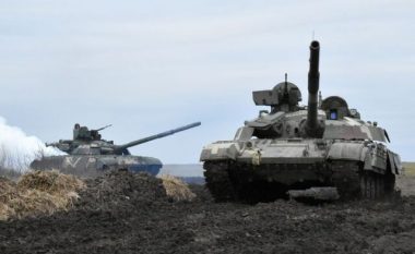 Rusia dhe Bjellorusia zgjasin stërvitjet ushtarake