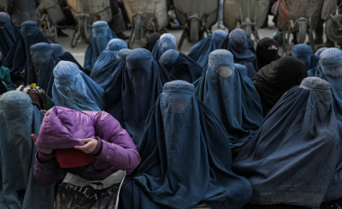 Talibanët u kërkojnë grave të mbulohen, qoftë edhe me batanije