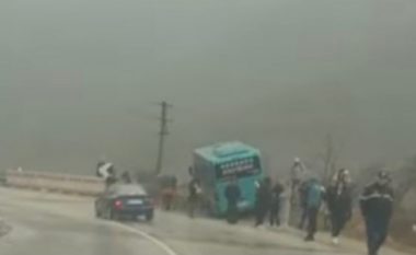 U shmang një tragjedi e dytë në Librazhd, policia tregon shkakun që autobusi doli nga rruga