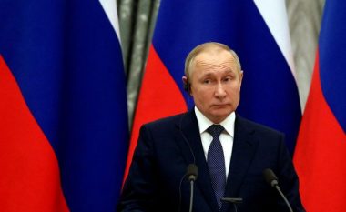E pranon Putin: Sanksionet e Perëndimit po godasin rëndë ekonominë tonë
