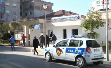 Qëlluan me pistoletë në mes të Vlorës, procedohen penalisht dy të mitur
