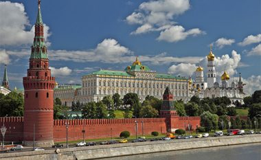 Kremlini: SHBA nuk humb asgjë nga embargoja e naftës, Europa po