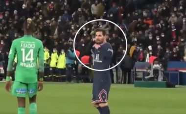Pyetja e tifozit: A po më duket, apo Messi po i kërkon fanellën këtij futbollisti? (VIDEO)
