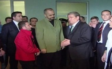 “Kryeministri harroi baxhanakun”, Artan Hoxha reagon për Gërdecin: Pse nuk flet asnjë qeveritar apo opozitar? (FOTO LAJM)