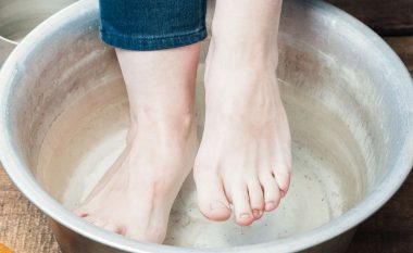 Metoda e lashtë kineze nëpërmjet këmbëve, pastron gjithë trupin në vetëm 30 minuta