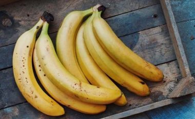 Çfarë do të ndodhë me trupin tuaj nëse hani banane çdo ditë?