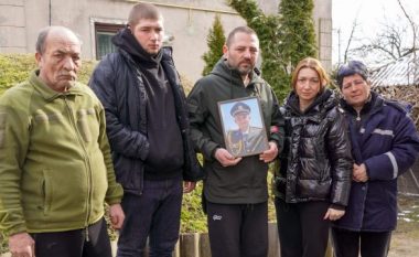 “Putini ma vrau djalin”, rrëfimi emocionues i babait të futbollistit të vrarë ukrainas
