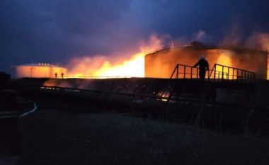 Zjarr në një depo nafte në Luhansk (FOTO LAJM)