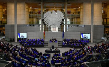 Zelensky në Bundestagun gjerman citon frazën e post-holokaustit: Kurrë më, thoni, por tani nuk ka asnjë vlerë