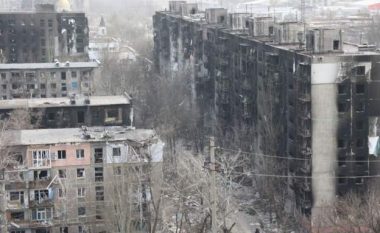 Putin: Bombardimet do të ndalen vetëm kur Mariupoli të dorëzohet