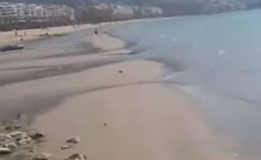 Fenomeni i rrallë! Jo vetëm në Shëngjin, deti tërhiqet dhe në Vlorë e Divjakë (VIDEO)