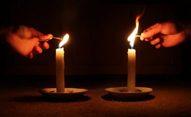 Banorët e Maliqit në protestë për energjinë: Ndërprerja e dritave la pa oksigjen pacientin me Covid-19, vdiq