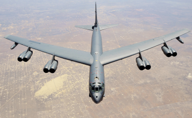SHBA ngre në qiell bombarduesit “B-52”, ata fluturojnë ngjitur me Ukrainën