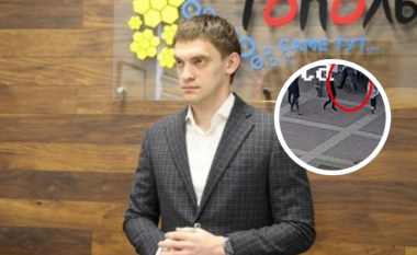 Dalin pamjet, momenti kur rrëmbehet kryebashkiaku ukrainas (VIDEO)