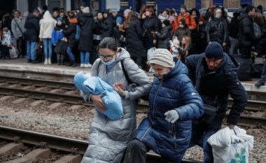 Armëpushimi, qytetarët pranë Kievit po evakuohen me sukses