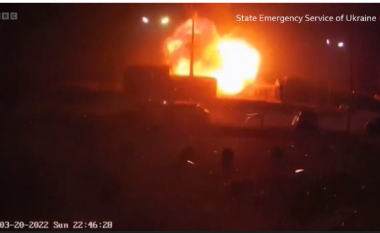 Të paktën 6 viktima, momenti kur forcat ruse bombardojnë qendrën tregatre në Kiev (VIDEO)