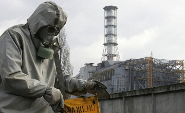 Frikë në Çernobil, zjarre të mëdha shpërthejnë pranë termocentralit
