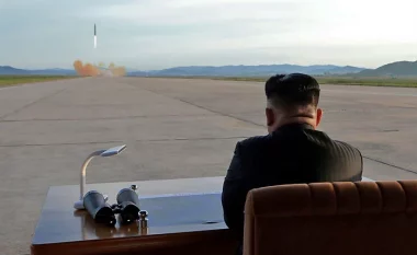 Shpërthen menjëherë pas lëshimit në ajër raketa e Koresë së Veriut