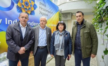 Qarku dhe Prefektura e Tiranës dhurojnë ndihma për Ukrainën
