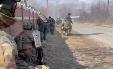 “Kjo është parajsë”, vullnetarët amerikanë në luftë kundër rusëve në Ukrainë (VIDEO)