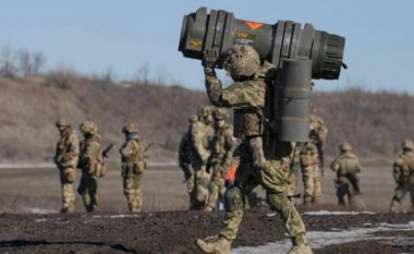 Ri-investimi në armë për luftën në Ukrainë, “The Times”: Aksionet e kompanive të mbrojtjes kapin shifra marramendëse