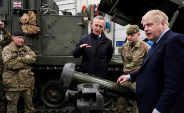 Albeu: Boris Johnson bën thirrje që të sanksionohen rusët e lidhur me Putin