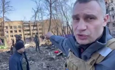 Klitschko: Raketa u hodh pranë një kopshti dhe një shkolle, 4 fëmijë u plagosën (VIDEO)