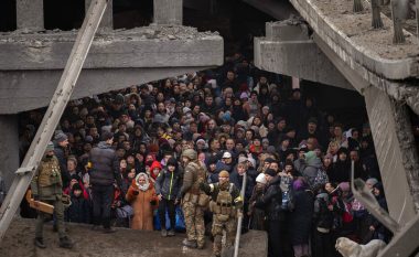 Ukraina: Rusia ka thyer armëpushimin dhe po bombardon korridorin humanitar