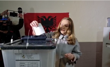 Zgjedhje e pjesshme vendore, voton kandidatja e PS për Shkodrën, Angoni: Ka ardhur koha të thyhet bastioni i të djathtëve