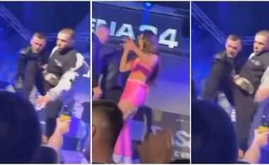 Fansi ngacmoi Melindën, menaxheri i këngëtares e sulmon fizikisht në mes të koncertit (VIDEO)