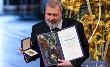 Fituesi rus i Çmimit Nobel për Paqe do të nxjerrë në ankand medaljen për refugjatët ukrainas