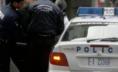 “I grabitin vetëm 5 euro”, dy shqiptarë hyjnë në shtëpi dhe dhunojnë 89-vjeçaren greke