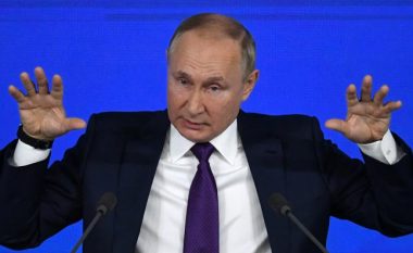 I dridhen duart dhe ka vështirësi në ecje, “provë e fortë” se Putin është sëmurë (VIDEO)