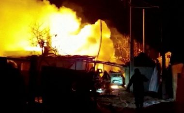 Rusët sulmojnë rafineritë e naftës në dy qytete të Ukrainës (VIDEO)