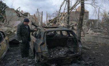 Sulm ajror në rajonin e Kievit, vriten shtatë persona, mes tyre dy fëmijë