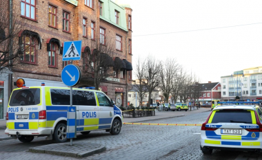 Nxënësi me thikë dhe sëpatë futet në ambientet e shkollës në Suedi, vriten dy punonjëse (FOTO LAJM)